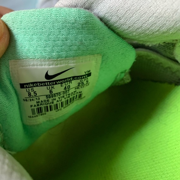 Nike Running Shoes US8.5 - Picture 5 of 5